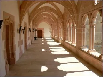Qu'a de particulier l'abbaye de Cteaux, en Bourgogne (Cte d'Or) ?
