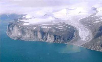 Il y a beaucoup d'les au Canada... 32 dpassent les 2 500 km2. Avec une superficie de 507 451 km2, quelle est la plus grande ?