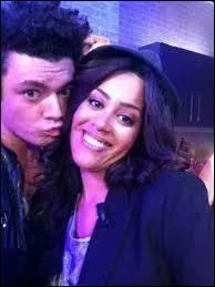 Avec qui Kev Adams est-il sur la photo ?