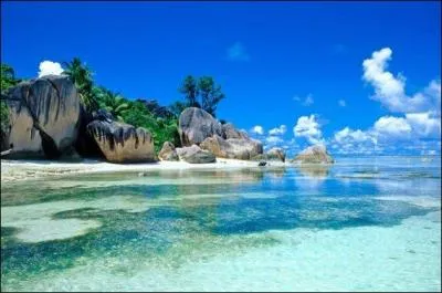 Destination de rve, les ... ... ... . vous feront rver par ses plages et sa vgtation luxuriante. Reposez-vous dans un bon lit blanc avec des draps aussi moelleux que vos joues.