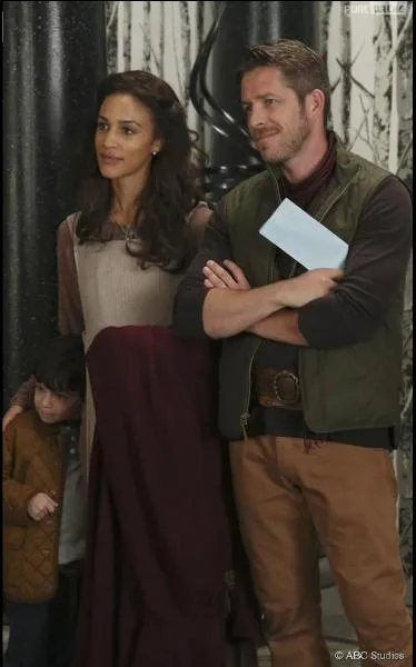 Dans la fin de la saison 3, Emma ramne cette personne du pass alors qu'elle devait tre excute ! Mais ce n'tait autre que :