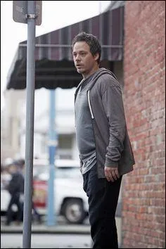 Emma a fait une rencontre amoureuse lorsqu'elle n'tait pas  Storybrooke. Mais en fait il s'agit de :