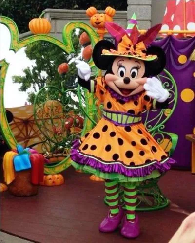 Nouveau cette anne, retrouvez L'Atelier Couture de Minnie. L'occasion de dcouvrir sa collection spciale saison Halloween 2013. Cependant, savez-vous o se trouve son atelier ?