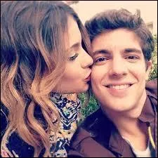 Textes  trous - Dans l'pisode 38, Violetta dcide d'oublier une fois pour toute ... et ... veut l'aider mais elle lui dit que c'est difficile d'oublier aussi rapidement une personne qui comptait normment  ses yeux.