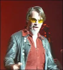 Qui est ce dernier chanteur ?