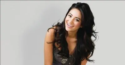 Qui a agress Emily lors d'un bal du lyce ?