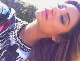 Quelle est la premire personne que voit Emily au dbut du premier pisode ?