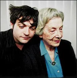 Dans une rue déserte d'une ville ravagée par la guerre, Marie s'effondre, touchée par une balle. Elle luttera contre la mort car sa volonté est tendue vers le but fixé : dire à son ami qu'elle l'aime. Qui est l'auteur de ce roman poignant et engagé ?