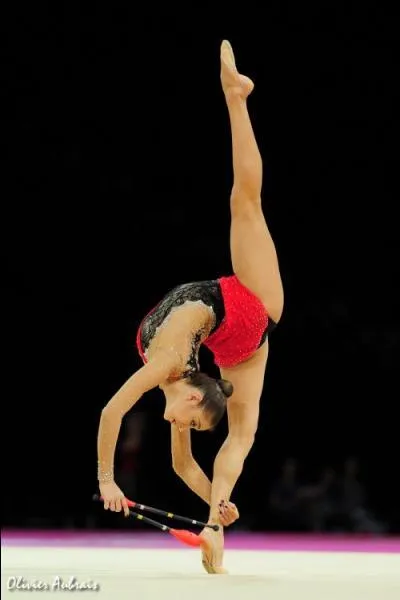 Quelle gymnaste a gagn la mdaille d'or au massues ?