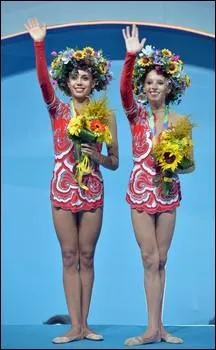 Ensuite, au massues, 2 jeunes gymnastes ont partag la 1re place du podium. Comment s'appellent-elles ?