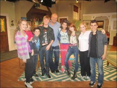  Shake it up  a t prsent dans quel lesrie de Disney ?