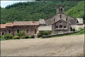 Voici l'abbaye de la commune midi-pyrnenne de Sylvans. Elle se situe dans le dpartement ...