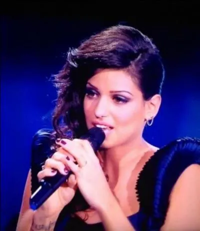 Dans une chanson, avec quel chanteur trs clbre Tal a-t-elle interprt  Danse  ?