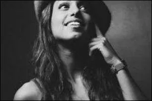 Quelle est la chanson que chante tout le temps Tal (la chanson de la chanteuse qu'elle admire) ?