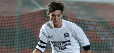 Quel ge Louis Tomlison a-t-il ?