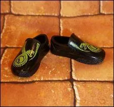 A quel personnage masculin appartiennent ces chaussures ?