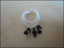 Les notes de musique, c'est le symbole d'Operetta. Dans quelle collection porte-t-elle ce collier ?