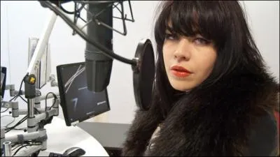 En quelle anne s'installe-t-elle avec sa famille dans le sud de la France ?