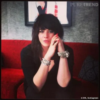 Pendant combien de temps s'installe-t-elle l-bas ?