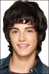 Toujours dans la saison 2, il y aura un garon qui va tomber amoureux de Francesca. Comment s'appelle-t-il ?