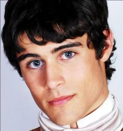 Dans quelle ville et dans quel pays est- il n ?