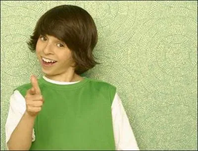 Comment s'appelle celui qui travaille  la plage dans un petit restaurant ?