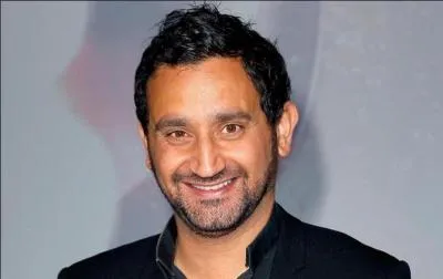 Cyril Hanouna prsente en direct... .