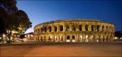 J'ai t fonde par les Romains, j'ai une arne datante de l'poque romaine, je me nommait Nemausus :