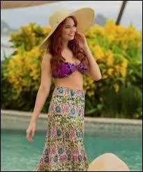 Qui est cette star en maillot de bain ?