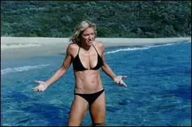Qui est cette star en maillot de bain ?
