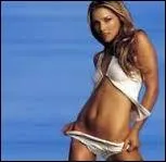 Qui est cette star en maillot de bain ?