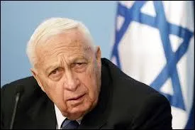 Militaire et homme politique isralien. Premier ministre de 2001  2006. Le 2 novembre 2013, Ariel Sharon avait-il dj rendu l'me ?