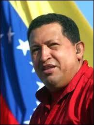 Militaire et homme d'Etat vénézuélien. Elu président à quatre reprises. Le 2 novembre 2013, Hugo Chavez mangeait-il déjà les pissenlits par la racine ?