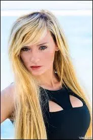 Arrive en cours de route avec Ju, repartie 1 jour aprs, puis revenue 2 jours plus tard, elle dcide de quitter dfinitivement l'aventure pour retrouver son amoureux.