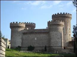 Pourquoi les tours des chteaux forts sont-elles souvent rondes ?