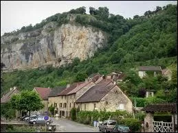 Laquelle de ces deux communes est classe parmi les Plus Beaux Villages de France ?