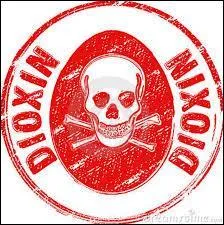 Cette molcule peut causer des cancers et des troubles hormonaux. Quel animal a t li au scandale de la dioxine en 1999 ?