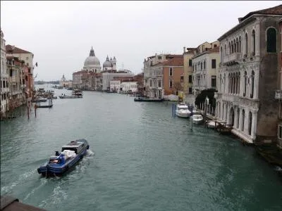 O est btie cette ville ?