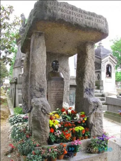 En dehors de la Toussaint, l'une des tombes les plus fleuries du cimetire du Pre-Lachaise est celle d'Allan Kardec. Qui tait ce personnage mort en 1869 ?