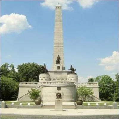 Il est aujourd'hui, l'un des prsidents les plus admirs de l'histoire des tats-Unis, il est enterr dans une crypte  Springfield dans l'Illinois. De qui s'agit-il ?