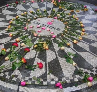 Ou est inhum John Lennon, le guitariste des Beatles mort assassin le 8 dcembre 1980  New-York ?