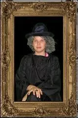 Par quoi est cach le tableau de la mre de Sirius Black ?