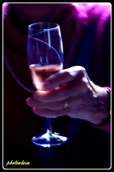 Il a quitt son  Tlphone  pour dclarer   Oh mon Amour, Je lve mon verre  l'hiver  :