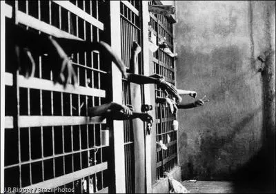 À quelle peine fut-il condamné pour 35 meurtres, 28 tentatives de meurtres, 15 viols et 46 vols aggravés ?