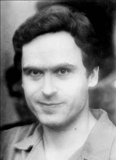 Ted Bundy, tueur en série américain fut exécuté le 24 janvier 1989 à la prison de Starke en Floride. Par quelle méthode ?