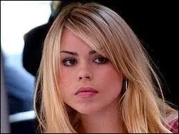 Pourquoi Rose est-elle revenue dans l'pisode  La terre vole  ?