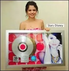 Quel est le titre de son premier album solo ?