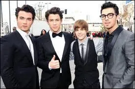 Selena Gomez n'est jamais sortie avec :