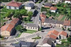 Nous survolons la ville lorraine de Rurange-ls-Thionville, situe dans le dpartement ...