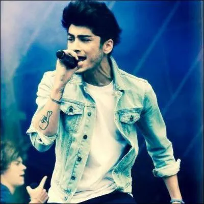Que signifie le tatouage sur le torse de Zayn ?